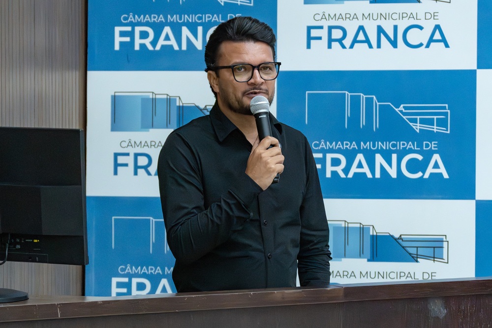 Pastor Israel recebe homenagem na Sessão Solene