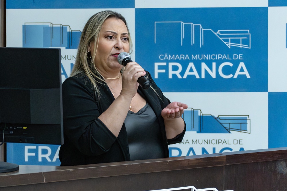Elaine é homenageada na Sessão Solene