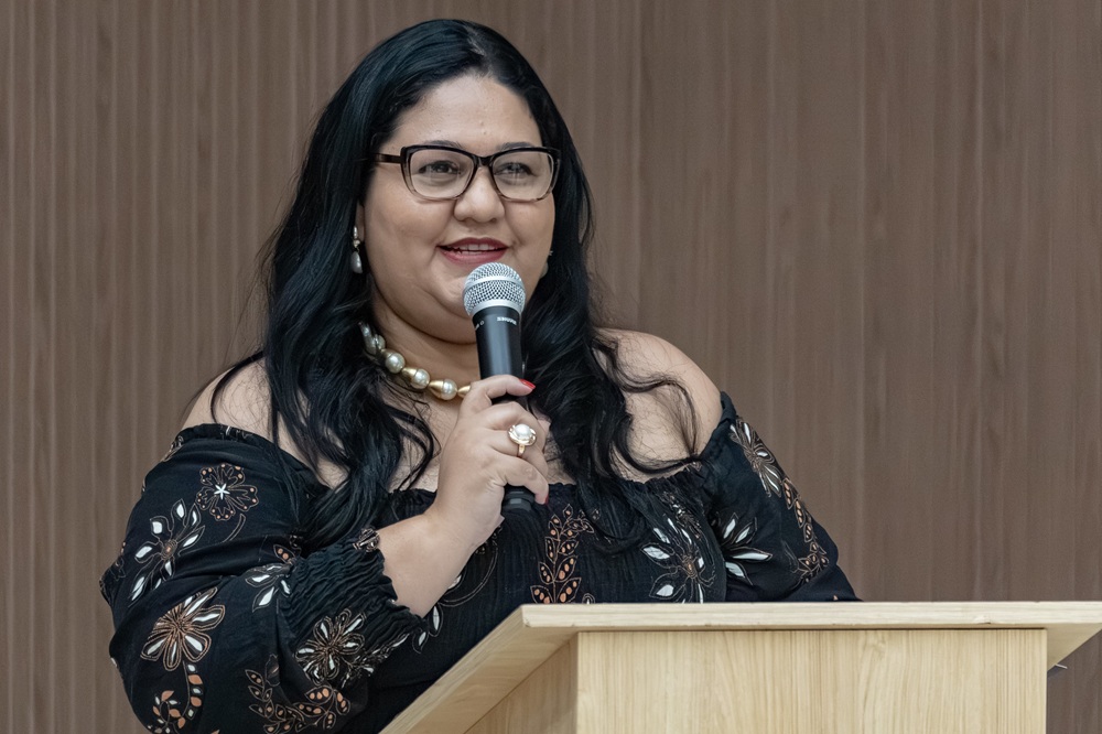 Cíntia Flavia participa de premiação na Câmara