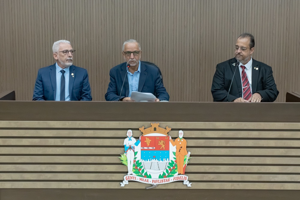 Participantes da solenidade em homenagem aos educadores físicos