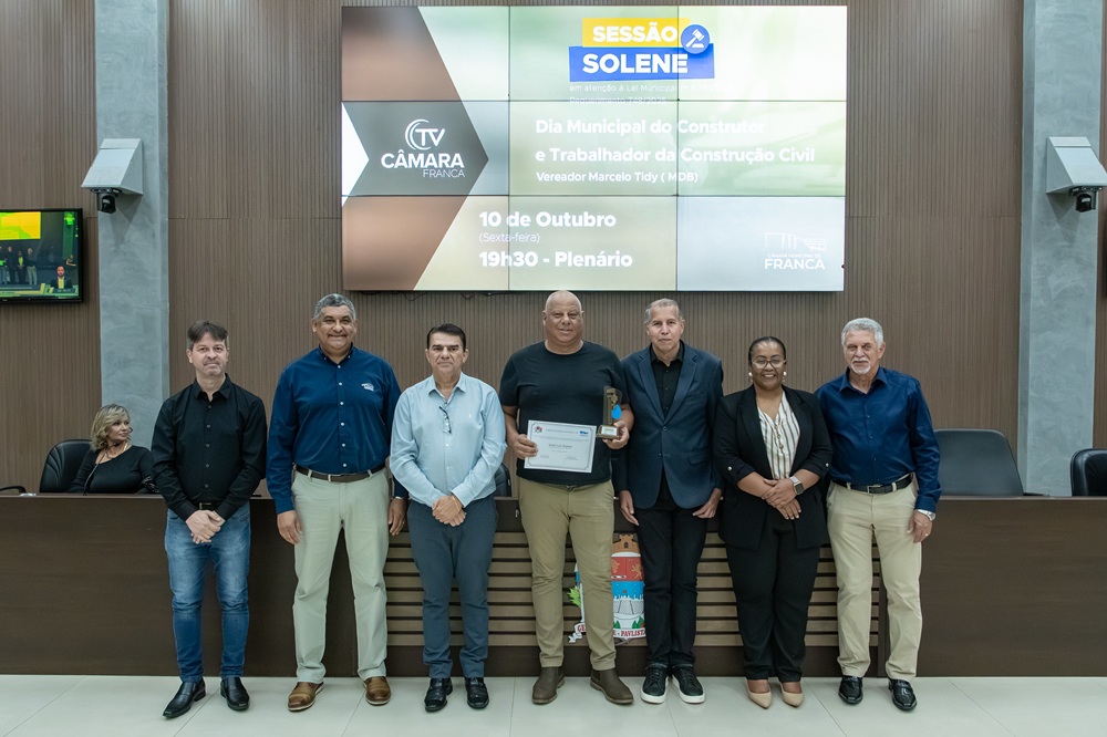 Vereadores e homenageados no evento realizado