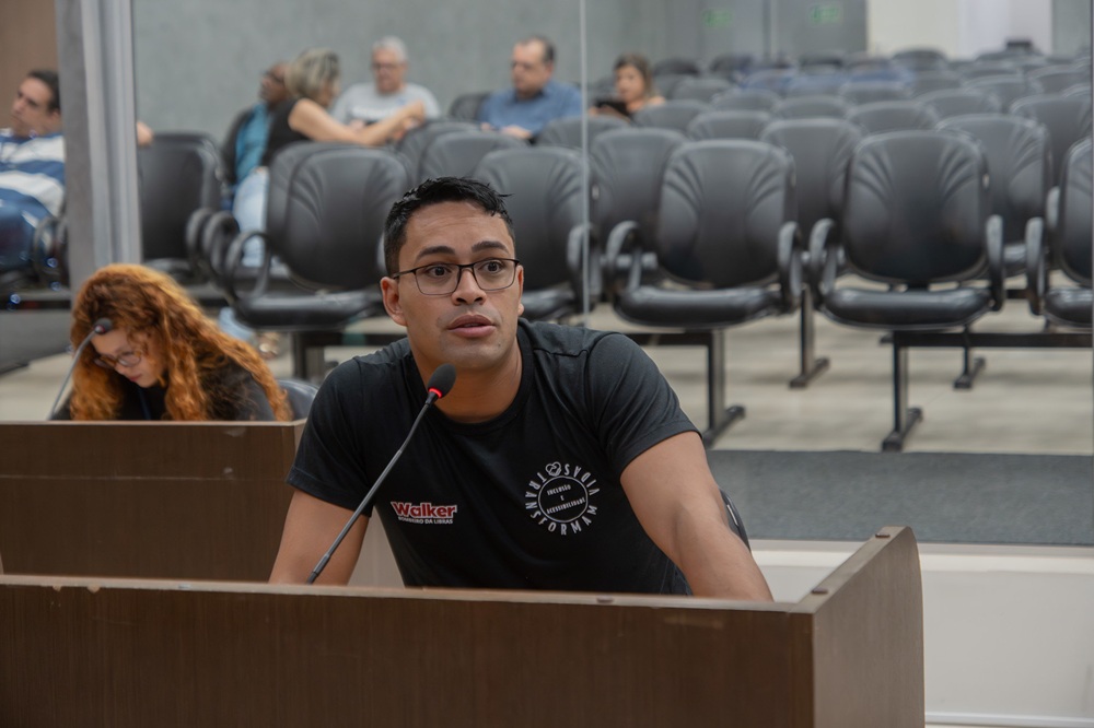 Vereador Walker Bombeiro da Libras participa de reunião de Comissões