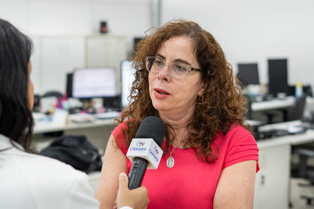 Chefe do Cartório da 240ª Zona Eleitoral, Maria Cristina Oliveira de Paula