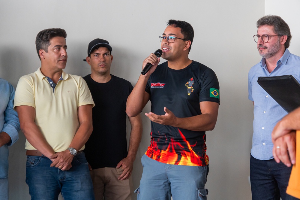 Vereador Walker Bombeiro da Libras participa de inauguração de CRA