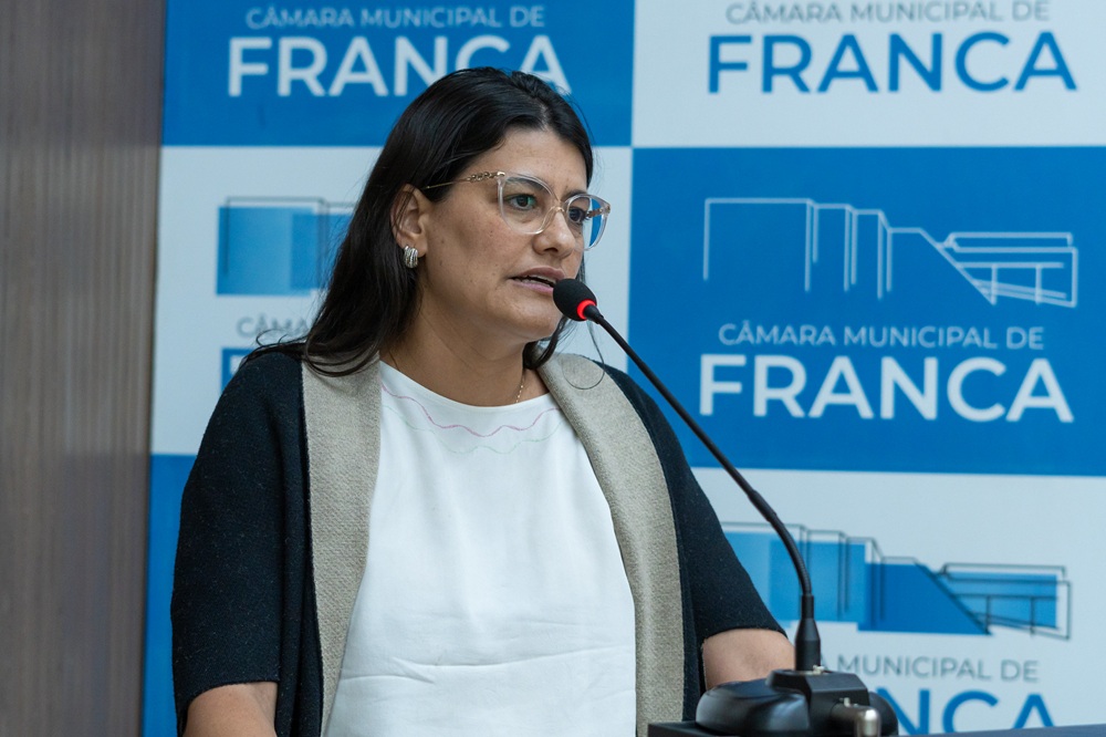 Professora Priscila fala na tribuna sobre educação especial