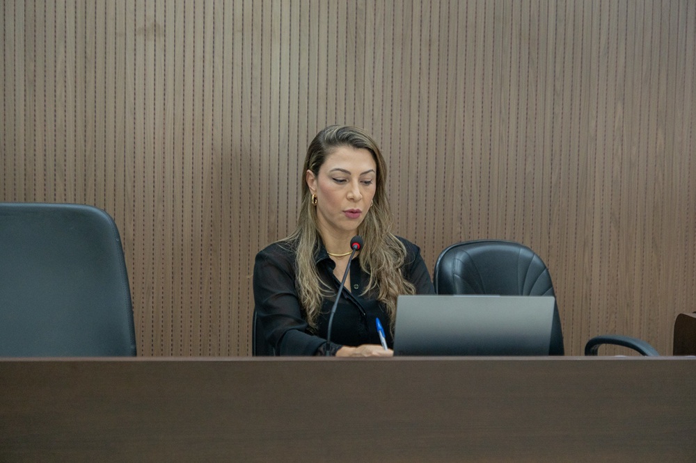 Advogada Taysa Mara compartilha pareceres em Reunião de Comissões