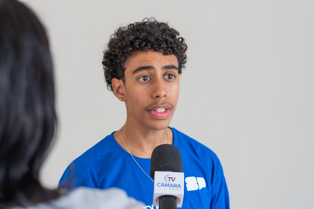 Estudante pede apoio contra fechamento de escolas noturnas