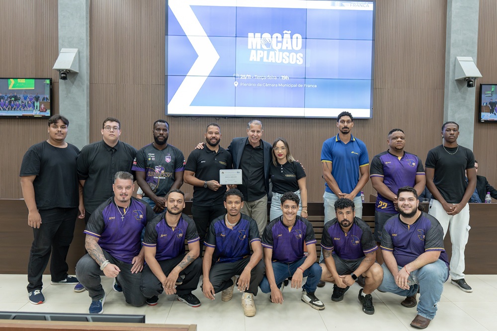 Câmara homenageia educadores, influenciadores, esportistas e instituições da cidade