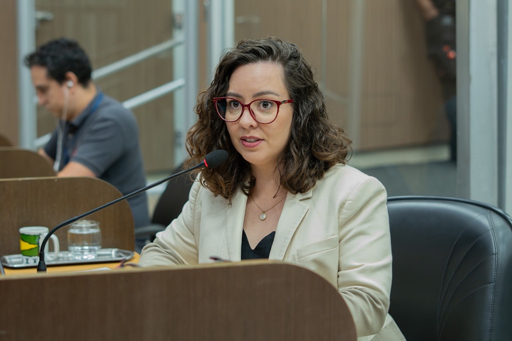 Marília Martins critica políticas de educação especial e defende participação das famílias e profissionais nas decisões