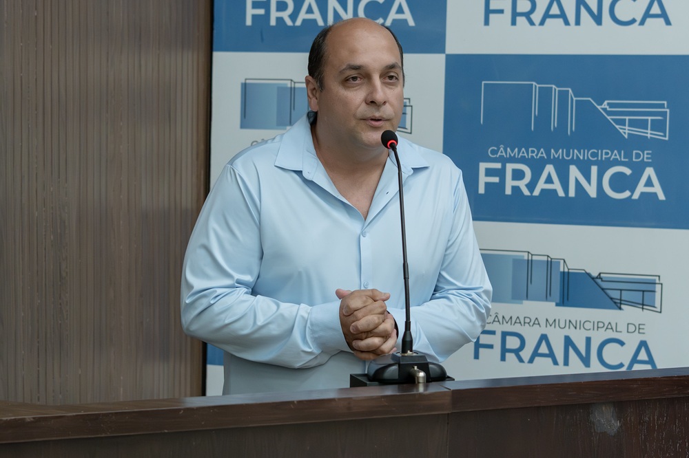 Câmara homenageia educadores, influenciadores, esportistas e instituições da cidade