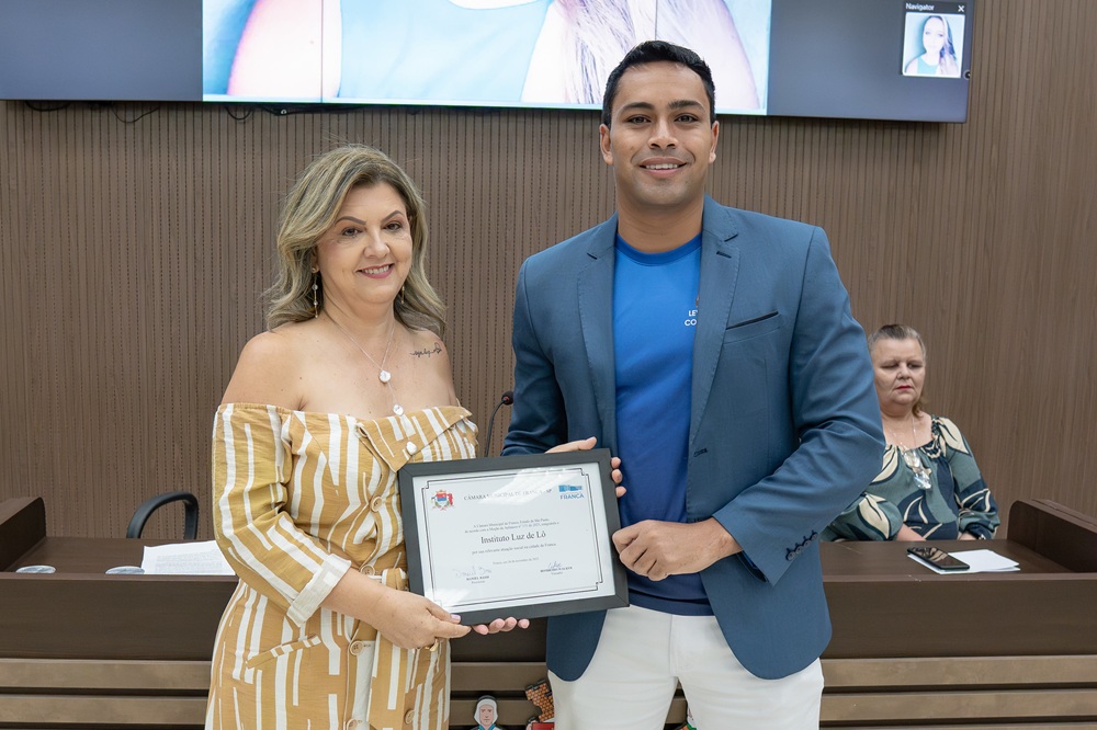 Câmara Municipal homenageia o Instituto Luz de Lô em Sessão Solene