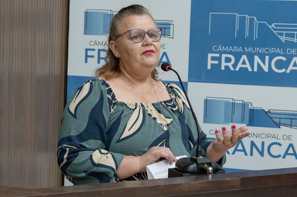 Câmara Municipal homenageia o Instituto Luz de Lô em Sessão Solene