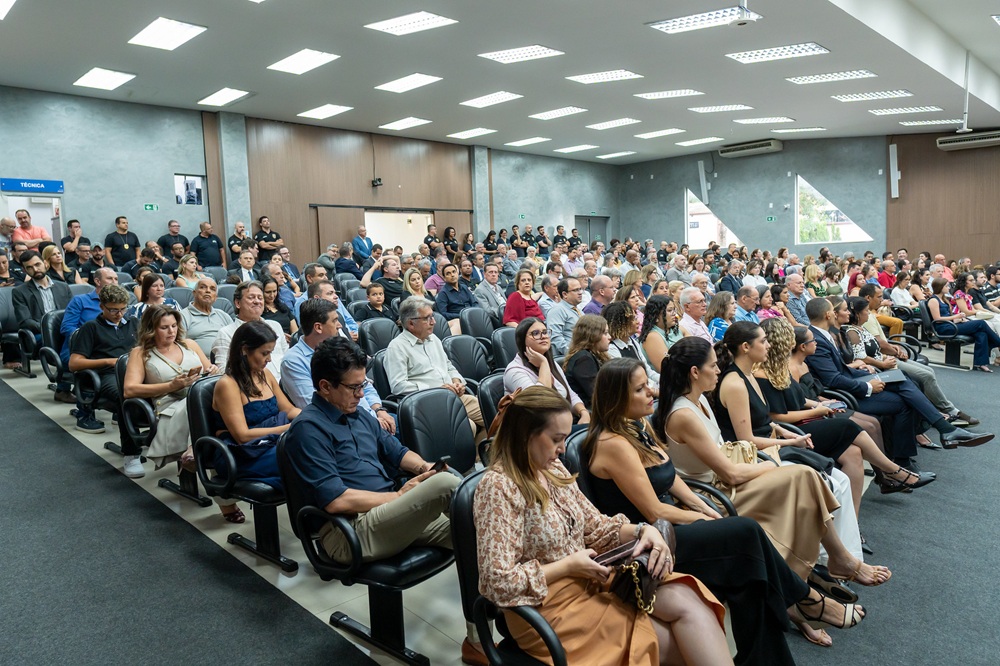 Plenário esteve lotado