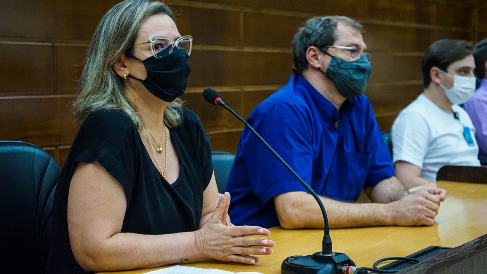 Márcia Gatti e Eduardo Campanaro durante Audiência Pública 
