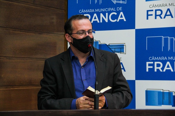 Pastor Israel do Carmo fez uma oração aos presentes e para as autoridades do município