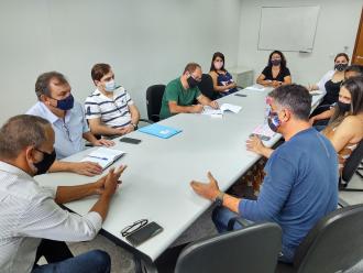 Vereadores e servidores da CEAR discutem volta às aulas em reunião