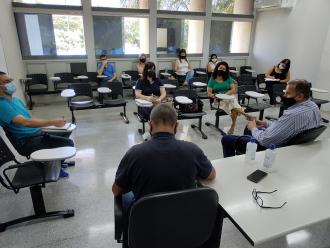 Vereadores Marcelo Tidy e Kaká mediam encontro com educadores no Plenarinho da Câmara