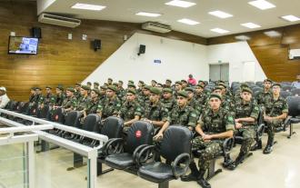 Atiradores lotam Plenário e comemoram Dia do Exército Brasileiro