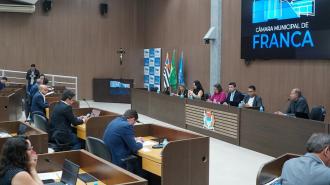 Câmara aprova projetos voltados à proteção de crianças, saúde mental nas escolas e atendimento a pessoas vulneráveis*