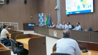 Vereadores questionam representantes de agência reguladora que fiscaliza serviços de limpeza em Franca