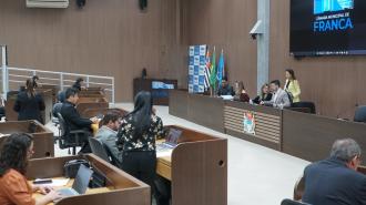 Câmara aprova regulamentação para ambulantes e projetos voltados à comunidade LGBTI+