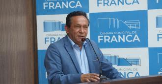 Zezinho Cabeleireiro cobra cumprimento de lei que regulamenta comércio ambulante