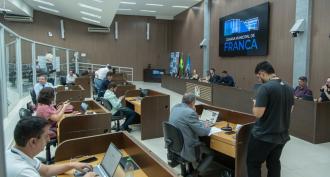 Câmara aprova programa de incentivo à amamentação, apoio acumuladores de animais e frente em defesa do funcionalismo 