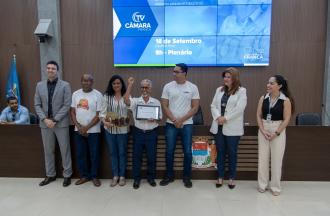 Pessoas idosas recebem homenagem em sessão solene da Câmara
