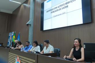 Foto dos representantes da Secretaria de Saúde durante a audiência