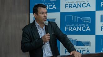 Leandro O Patriota cobra esclarecimentos da Sabesp e relata visita a Brasília