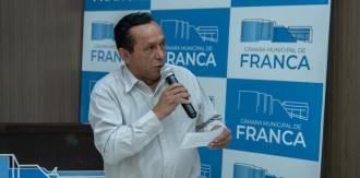 Zezinho Cabeleireiro alerta sobre atraso de obras em ponte e celebra lei que regulamenta rodeio na cidade