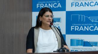 Professora defende educação especial e convida para caminhada pela inclusão