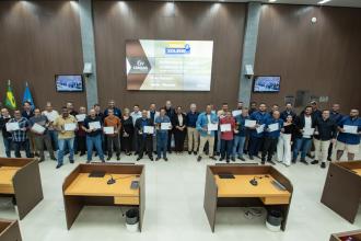 Público presente e homenageados no evento