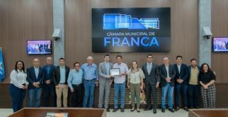 Câmara  homenageia idealizadores do Café Joleo por valorização das tradições familiares e do trabalho local