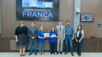 Câmara de Franca homenageia Colégio William Carey por excelência na educação