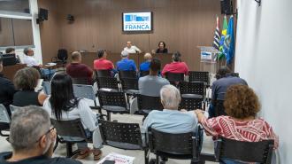 Deputada Márcia Lia visita Câmara de Franca e presta contas de recursos destinados à região