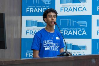 Estudante pede apoio contra fechamento de escolas noturnas