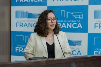 Marília Martins critica políticas de educação especial e defende participação das famílias e profissionais nas decisões