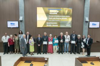 Medalha Literária: escritores da AFL são homenageados na Câmara