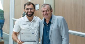 Câmara homenageia Brandon Borges por ação social em prol de crianças da Pastoral do Menor