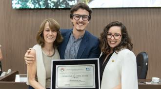 Deputado Guilherme Cortez recebe título de Cidadão Francano em noite de homenagem na Câmara
