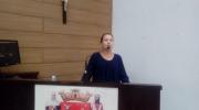 A gerente administrativa da Esac, Geraldine Menezes, discursa na Tribuna da Câmara Municipal de Franca A gerente administrativa da Esac, Geraldine Menezes, discursa na Tribuna da Câmara Municipal de Franca
