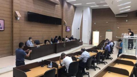 Vereadores conversam com representantes do Executivo em reunião realizada hoje no Plenário da Câmara, 17 Vereadores conversam com representantes do Executivo em reunião realizada hoje no Plenário da Câmara, 17