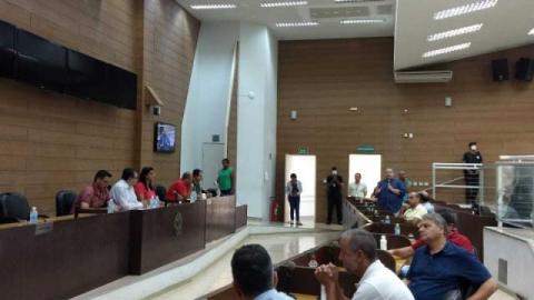 Vereadores se reúnem na Câmara para debater projeto de reajuste com servidores municipais nessa segunda-feira, 30 Vereadores se reúnem na Câmara para debater projeto de reajuste com servidores municipais nessa segunda-feira, 30