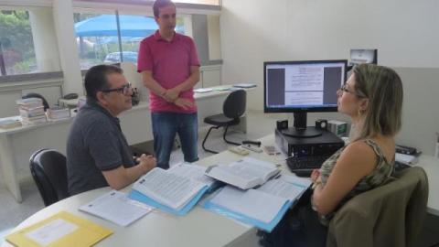 O presidente da Câmara Municipal de Franca, o vereador Pastor Palamoni (primeiro da esquerda para a direita) se reúne com servidores para debater coronavírus O presidente da Câmara Municipal de Franca, o vereador Pastor Palamoni (primeiro da esquerda para a direita) se reúne com servidores para debater coronavírus