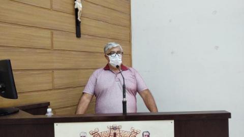 O representante da Associação de Transporte Escolar de Franca, Ronald Essado, discursa na Tribuna da Câmara esta manhã O representante da Associação de Transporte Escolar de Franca, Ronald Essado, discursa na Tribuna da Câmara esta manhã