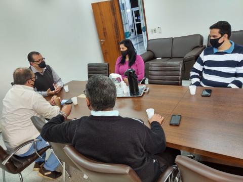 Membros da Mesa Diretora se reúnem na Câmara para discutir situação da Santa Casa