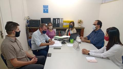 Vereador Gilson Pelizaro (segundo da esq. para a dir.) participa de sindicância com membros da Prefeitura e do Observatório Social