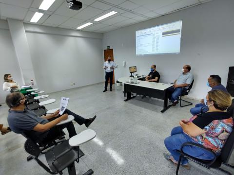 Vereadores e servidores participam de reunião da frente parlamentar contra o covid