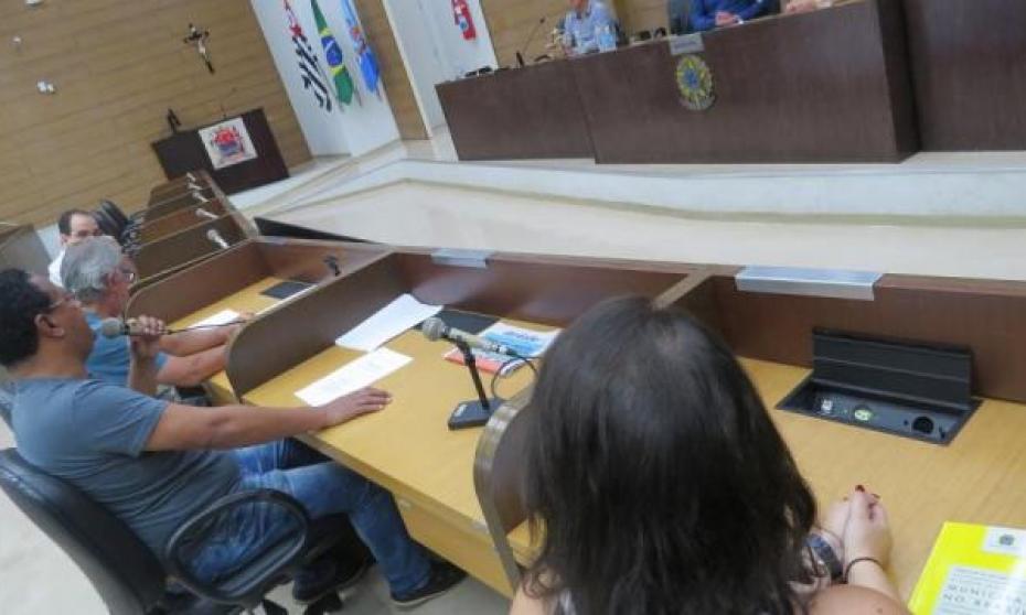 Munícipes acompanham audiência pública sobre banheiros da Secretaria de Ação Social